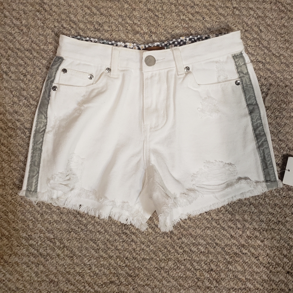 POL womens white shorts size small
